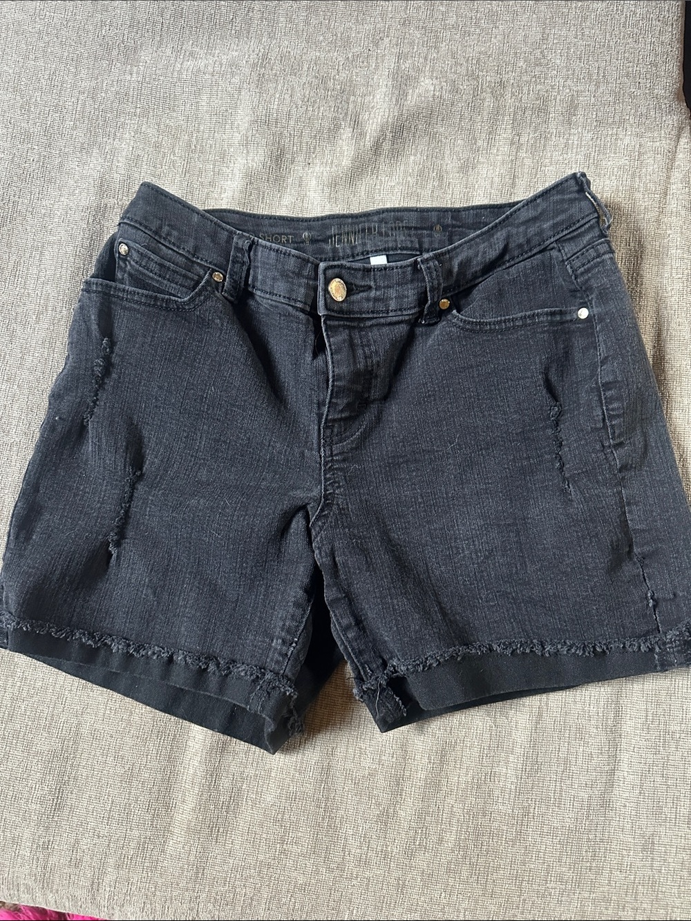 Jennifer Lopez  boyfriend black denim short size 6 distressed mid length hem